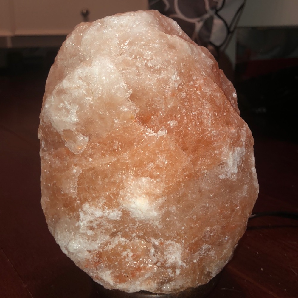 Pink Himalayan salt lamp